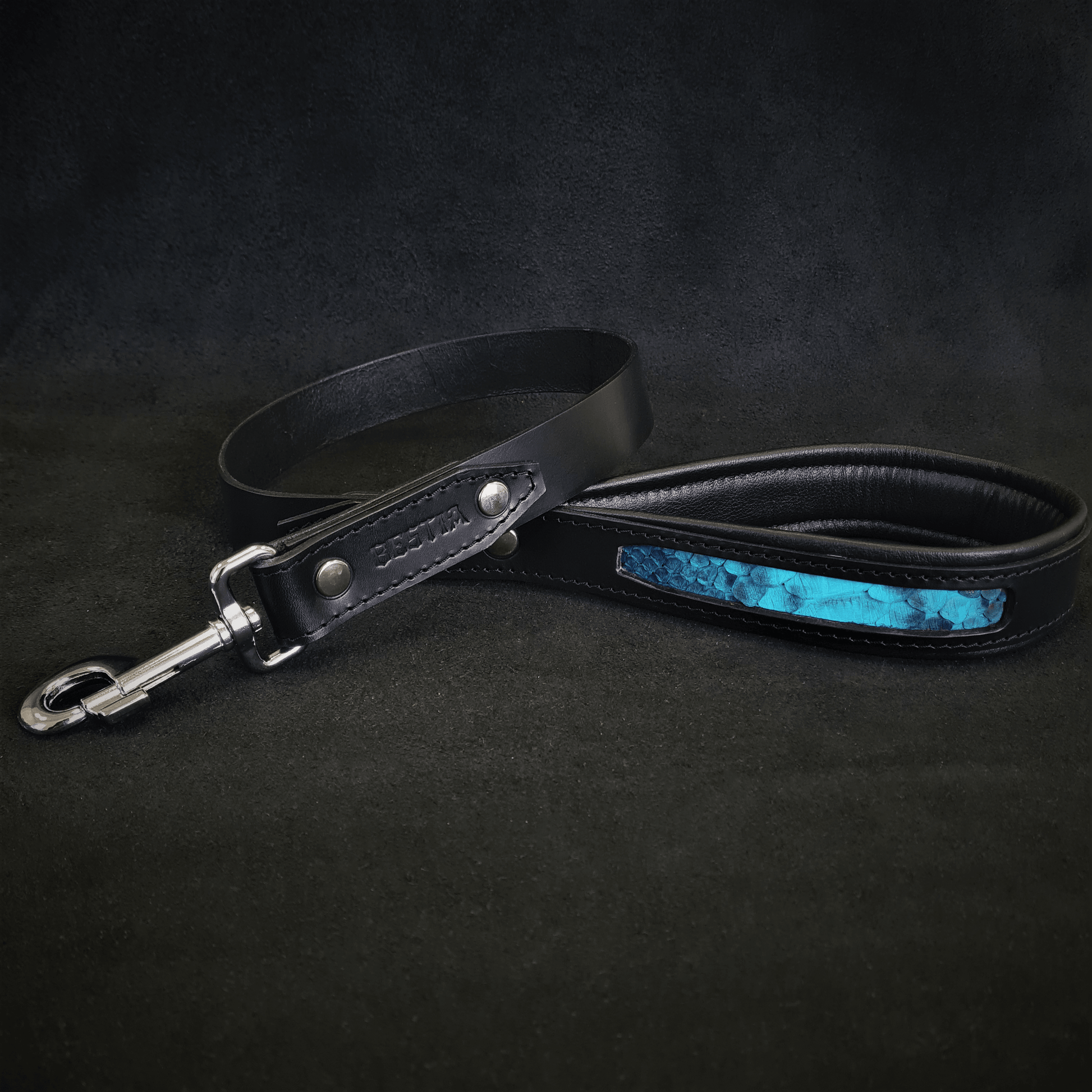 The ''Morelia Python'' leash-0